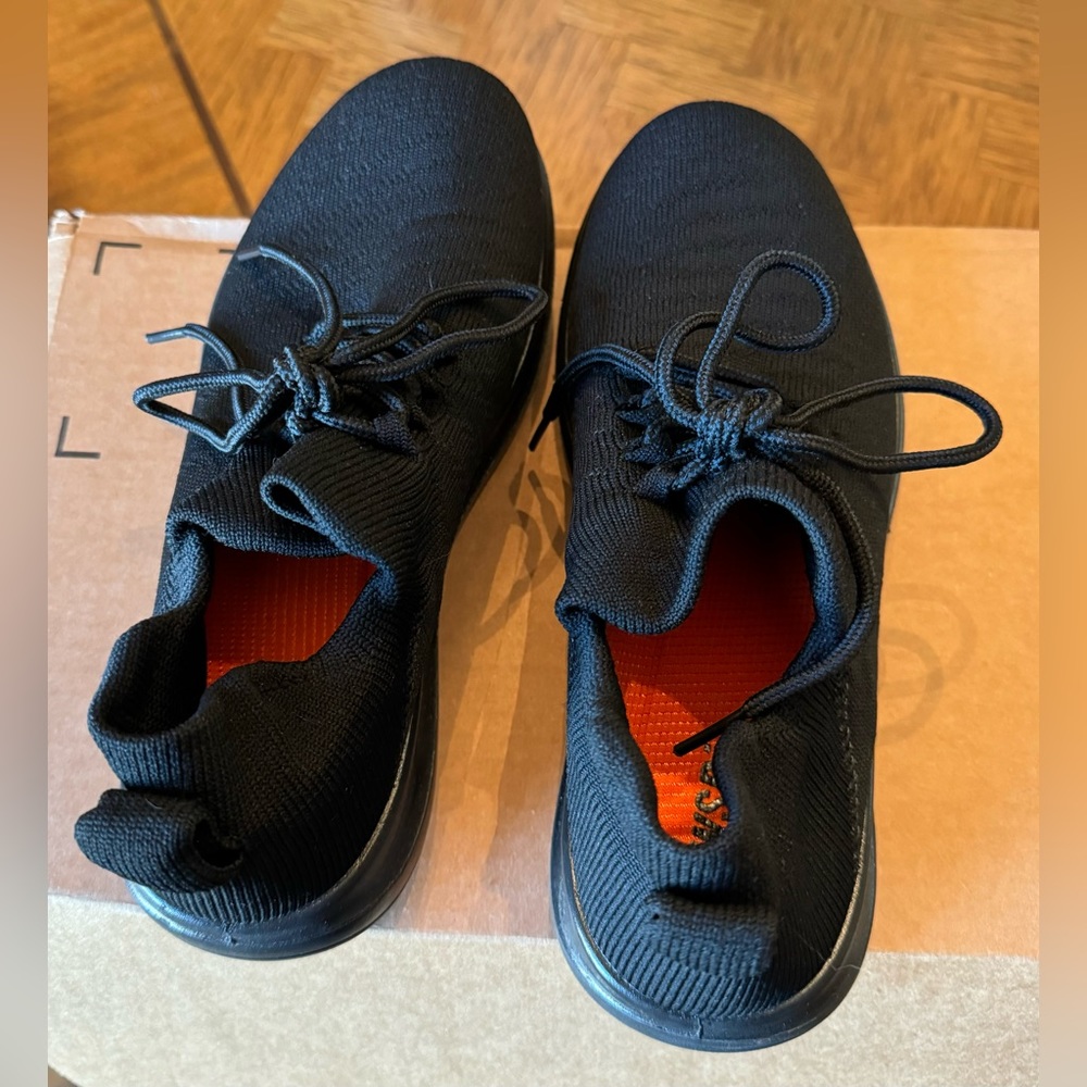 Women’s Slip on Walking Shoes-Black-size 6.5
